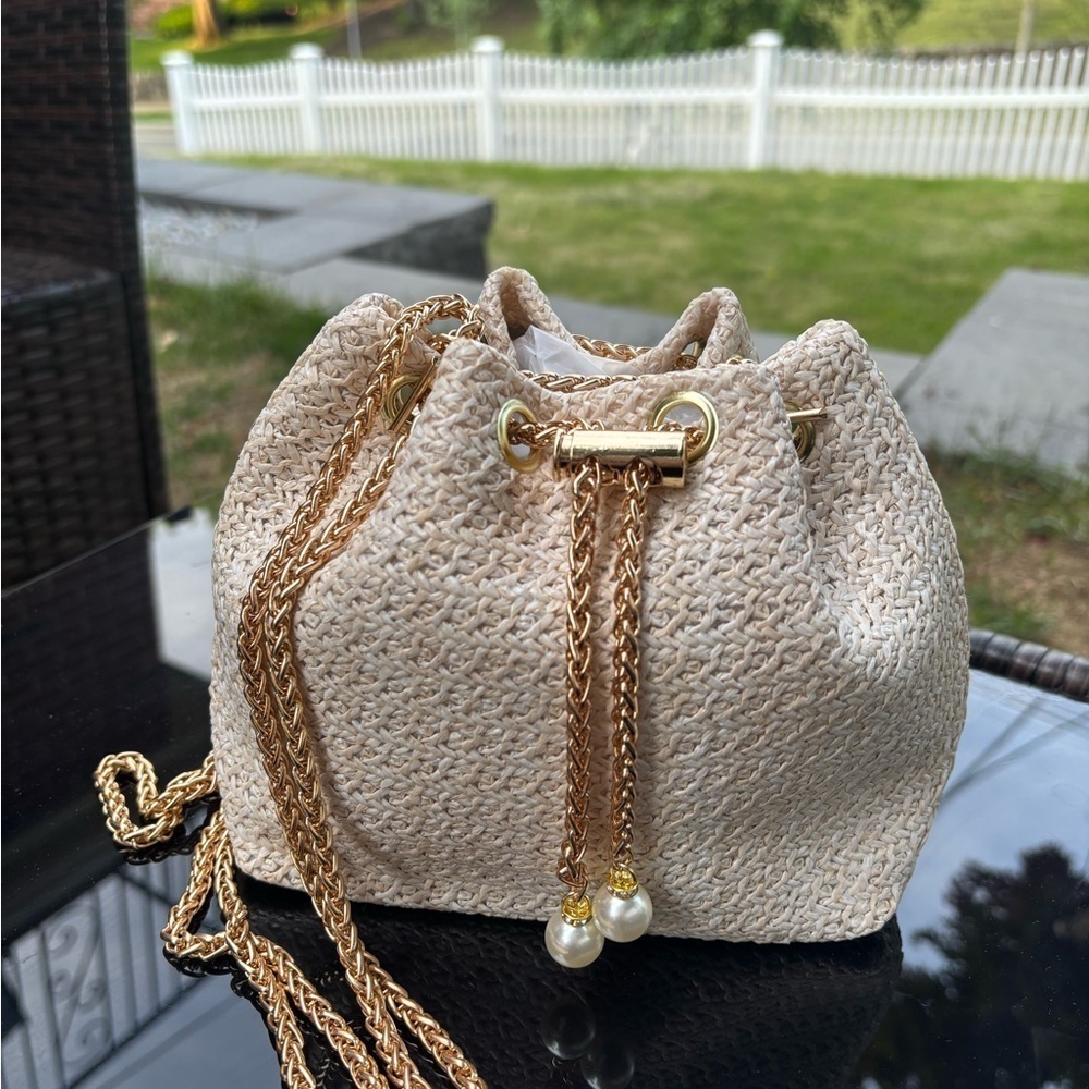 Elegant Cream Woven Bag with Gold Chain - Picture 6 of 7